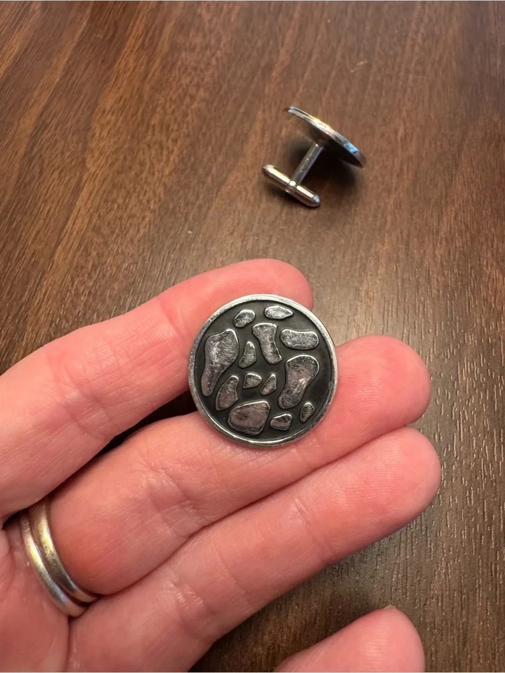 Vintage SWANK Black and Silver Round Abstract Cuff Links
